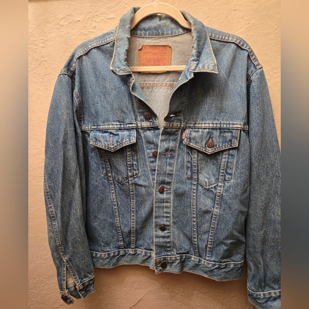 Vintage Levi’s Denim Jacket – Classic Trucker – Leather Patch 80s/90s era